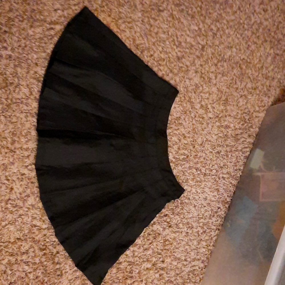 balck skater skirt